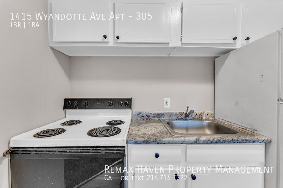 1415 Wyandotte Ave | Unit 305, Lakewood - Spacious 1-bed 1-bath apartment! property image