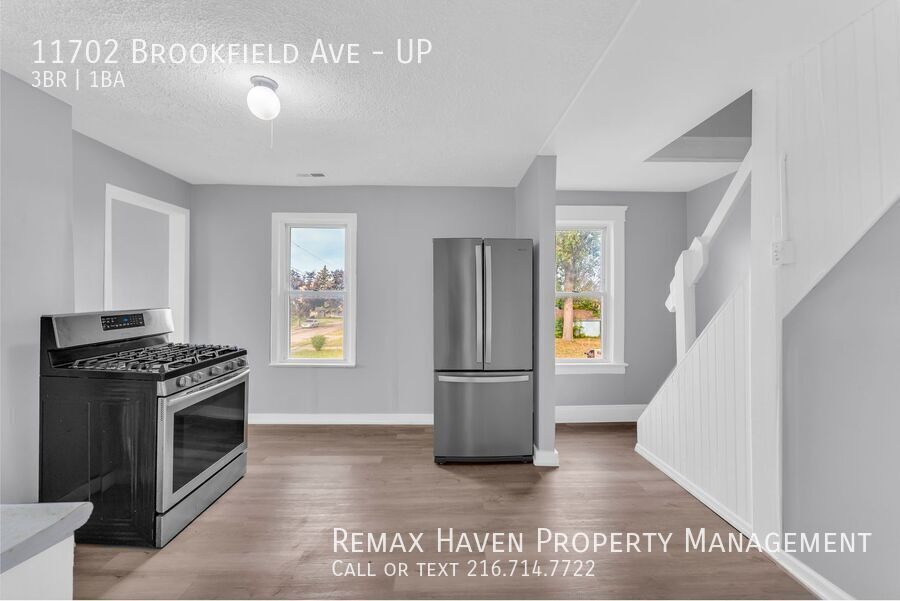 11702 Brookfield Ave | UP, Cleveland - Spacious 3-bed 1-bath multi-family home! property image