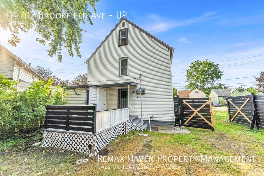 11702 Brookfield Ave | UP, Cleveland - Spacious 3-bed 1-bath multi-family home! property image