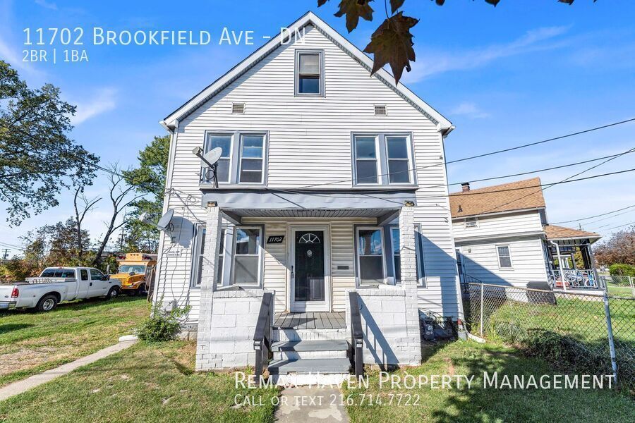 11702 Brookfield Ave | DN, Cleveland - Spacious 2-bed 1-bath multi-family home! property image
