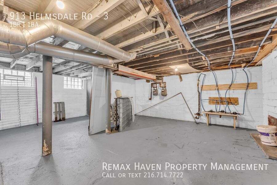 915 Helmsdale Rd | Unit 3, Cleveland Heights- Spacious 1 bed 1 bath multi-family home! property image