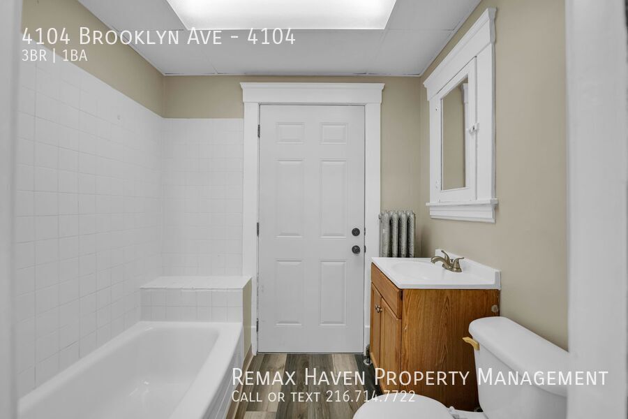 4104 Brooklyn Ave | Left Side, Cleveland - Spacious 3-bed 1-bath multi-family home! property image