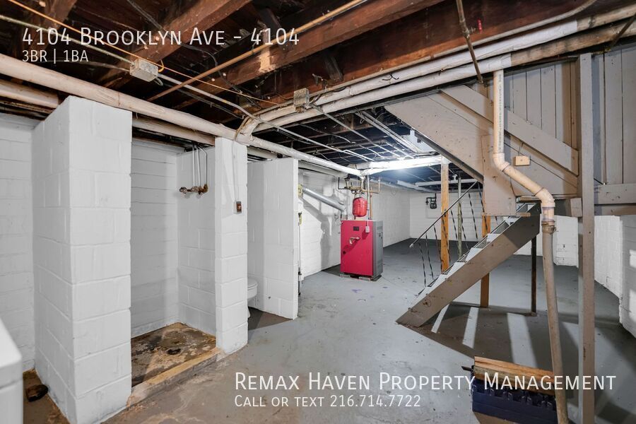 4104 Brooklyn Ave | Left Side, Cleveland - Spacious 3-bed 1-bath multi-family home! property image