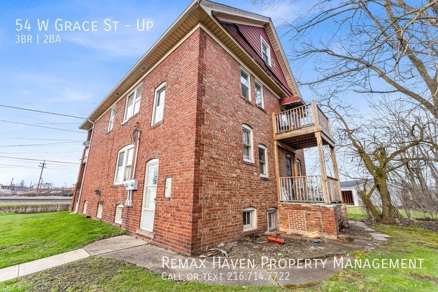54 W Grace St | UP, Bedford - Spacious 3-bed 2-bath multi-family home! property image