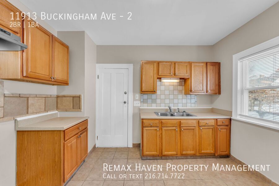 11913 Buckingham Ave | UP, Cleveland - Spacious 2-bed 1-bath multi-family home! property image