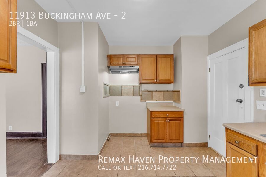 11913 Buckingham Ave | UP, Cleveland - Spacious 2-bed 1-bath multi-family home! property image