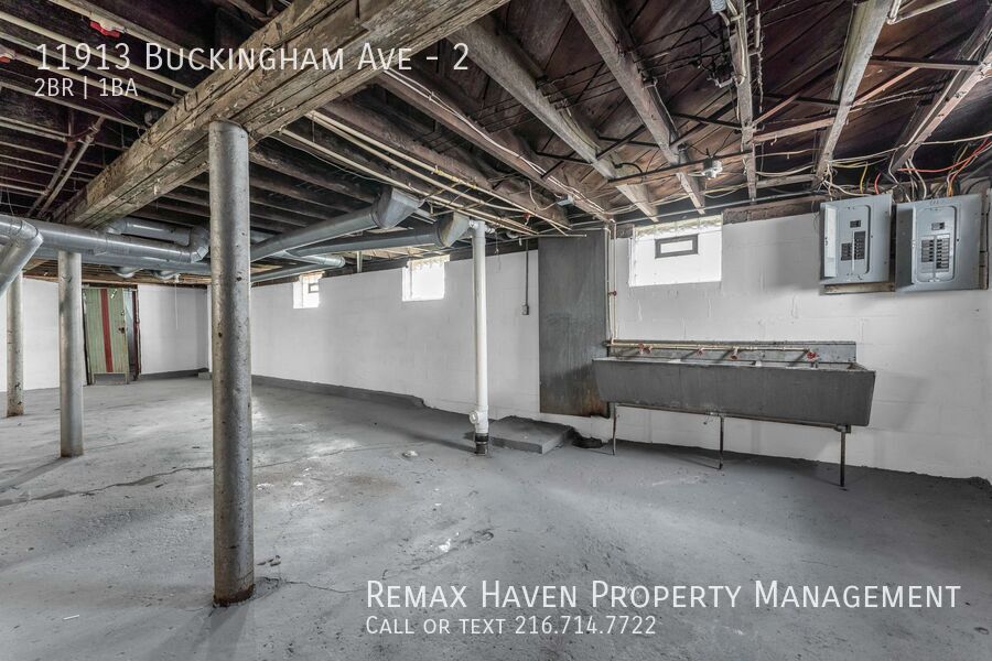 11913 Buckingham Ave | UP, Cleveland - Spacious 2-bed 1-bath multi-family home! property image