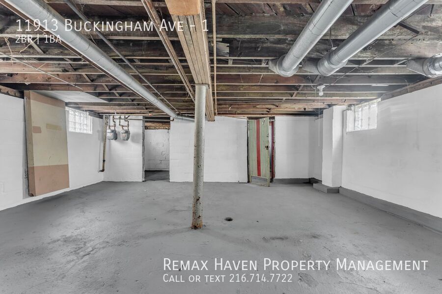 11913 Buckingham Ave | DN, Cleveland - Spacious 2-bed 1-bath multi-family home! property image