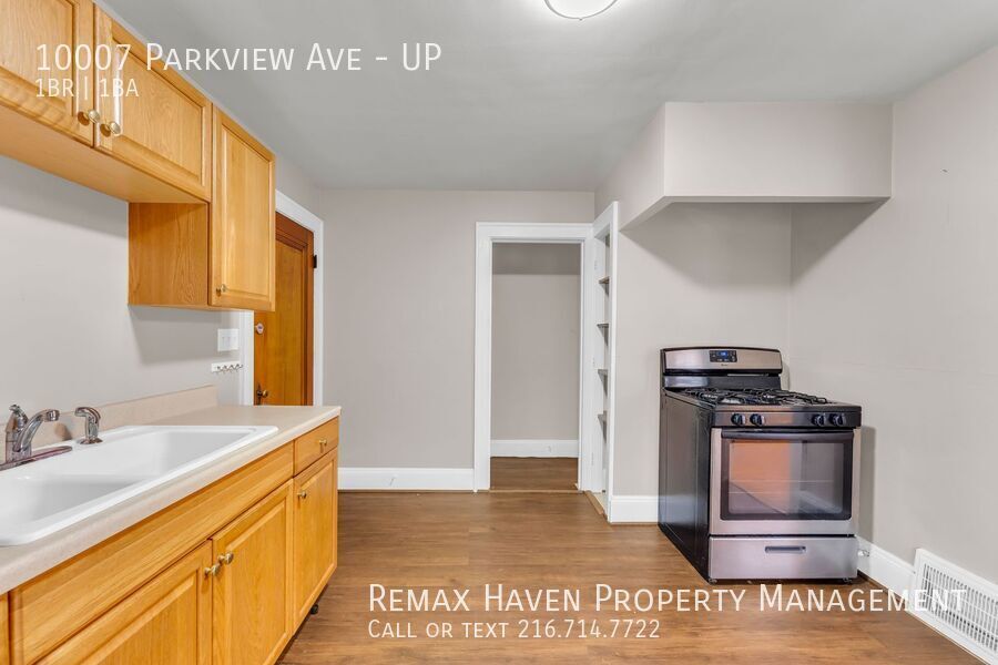 10007 Parkview Ave | UP, Garfield Heights - Spacious 1-bed 1-bath multi-family home!  property image