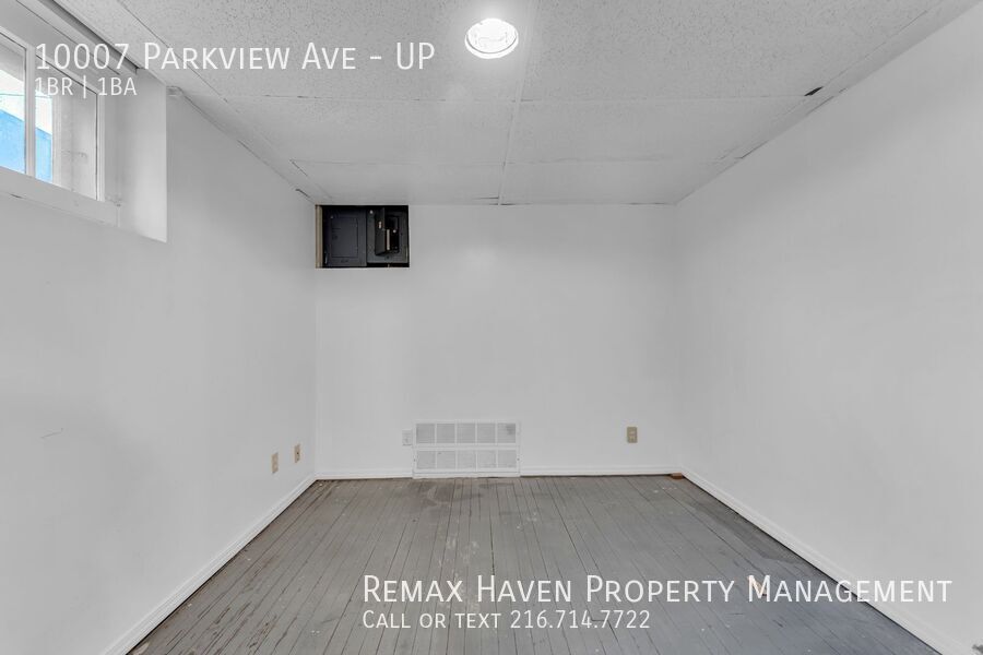 10007 Parkview Ave | UP, Garfield Heights - Spacious 1-bed 1-bath multi-family home!  property image