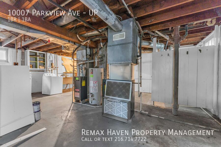 10007 Parkview Ave | UP, Garfield Heights - Spacious 1-bed 1-bath multi-family home!  property image