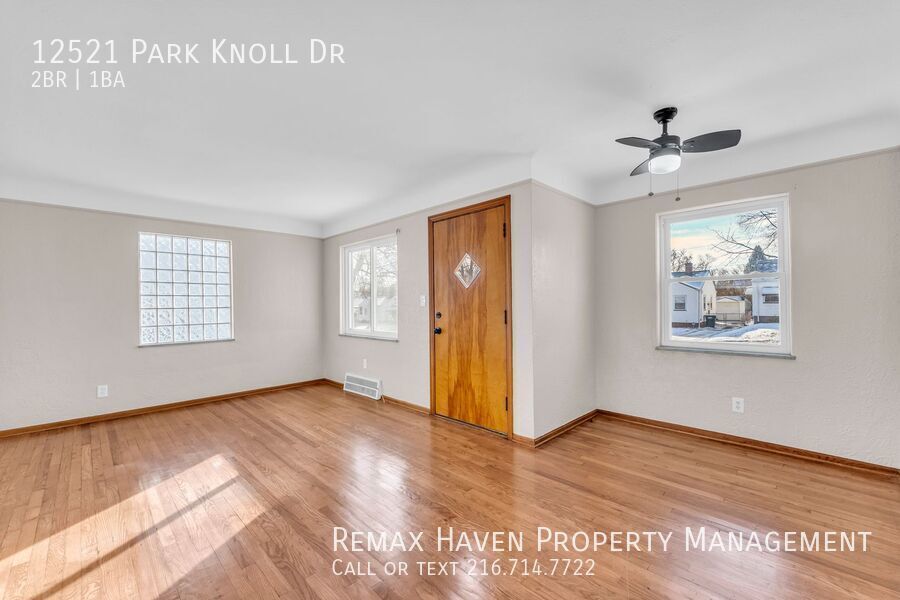 12521 Park Knoll Dr, Garfield Heights - Spacious 2-bed 1-bath single-family home! property image