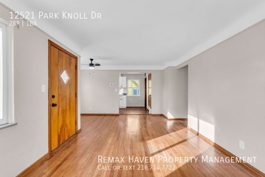 12521 Park Knoll Dr, Garfield Heights - Spacious 2-bed 1-bath single-family home! property image