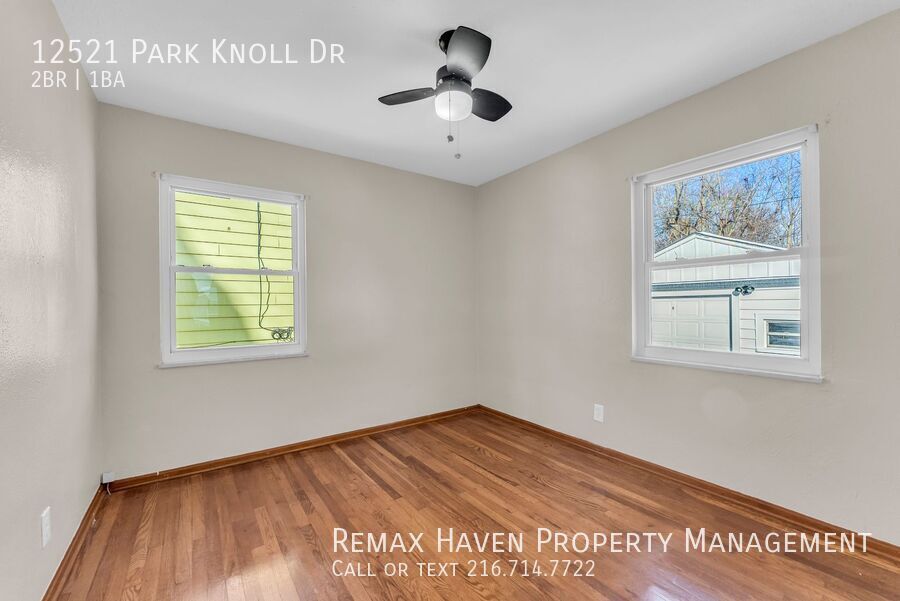 12521 Park Knoll Dr, Garfield Heights - Spacious 2-bed 1-bath single-family home! property image