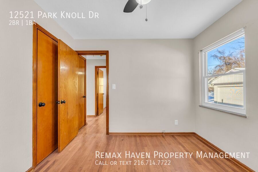 12521 Park Knoll Dr, Garfield Heights - Spacious 2-bed 1-bath single-family home! property image