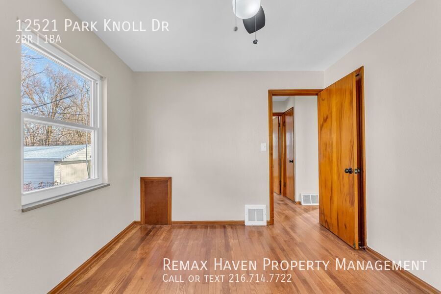 12521 Park Knoll Dr, Garfield Heights - Spacious 2-bed 1-bath single-family home! property image