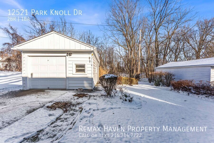 12521 Park Knoll Dr, Garfield Heights - Spacious 2-bed 1-bath single-family home! property image
