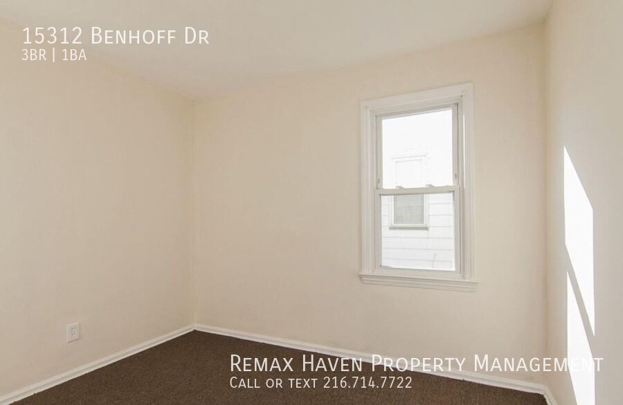 15312 Benhoff Dr, Maple Heights - Spacious 3-bed 1-bath single-family home! property image