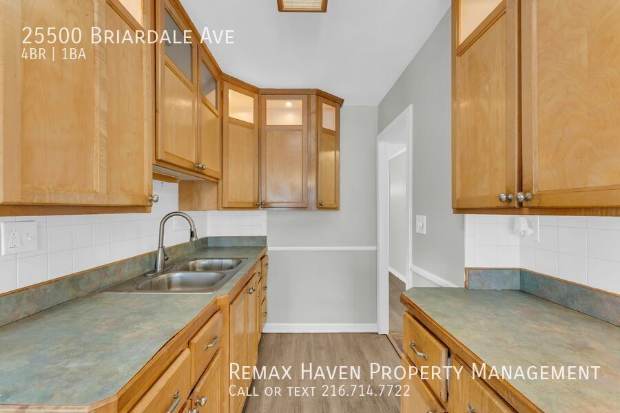 25500 Briardale Ave, Euclid - Spacious 4-bed 1 -bath single-family home! property image