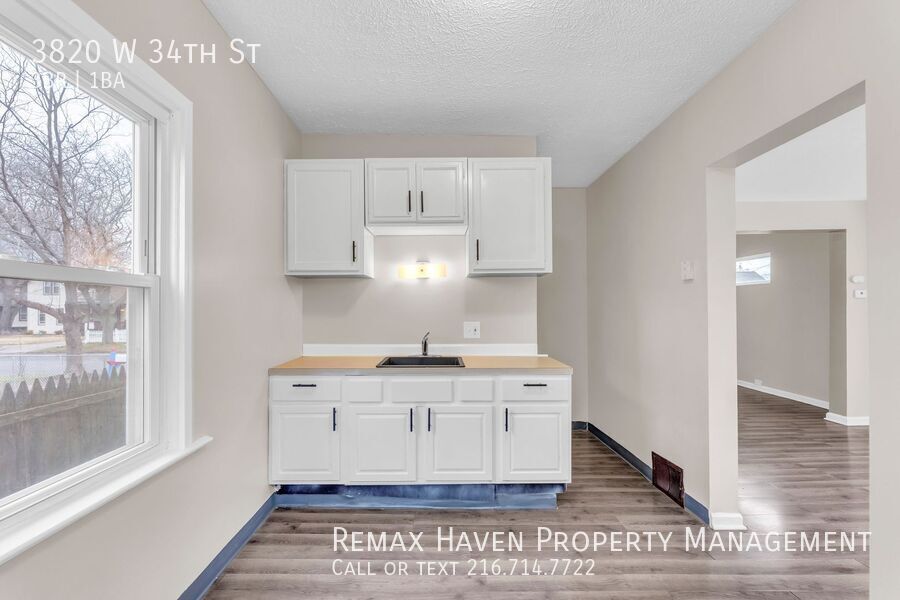 3820 W 34th St, Cleveland - Spacious 3-bed 1-bath single-family home! property image