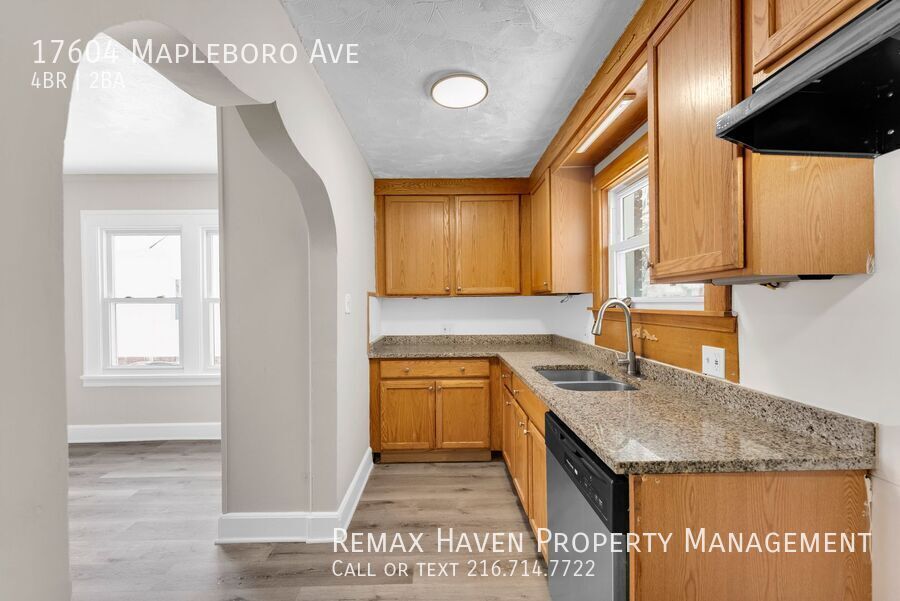 17604 Mapleboro Ave, Maple Heights - Spacious 4 -bed 1.5 -bath single-family home! property image