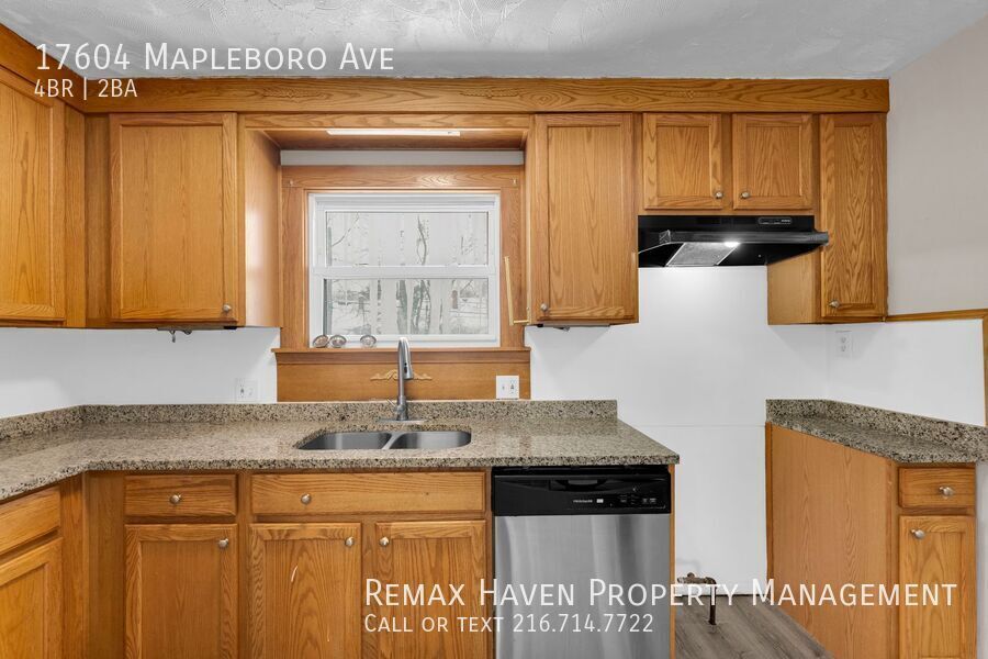 17604 Mapleboro Ave, Maple Heights - Spacious 4 -bed 1.5 -bath single-family home! property image