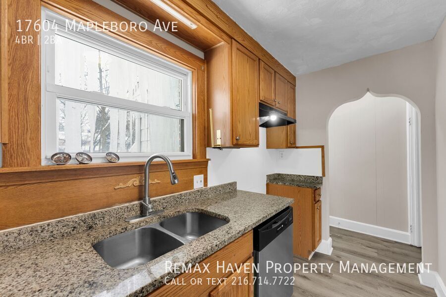 17604 Mapleboro Ave, Maple Heights - Spacious 4 -bed 1.5 -bath single-family home! property image