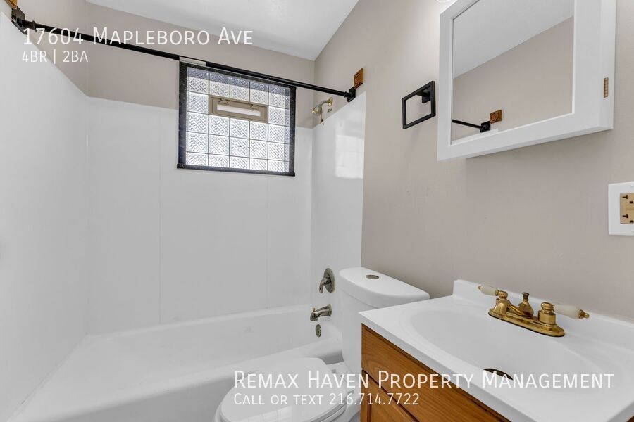 17604 Mapleboro Ave, Maple Heights - Spacious 4 -bed 1.5 -bath single-family home! property image