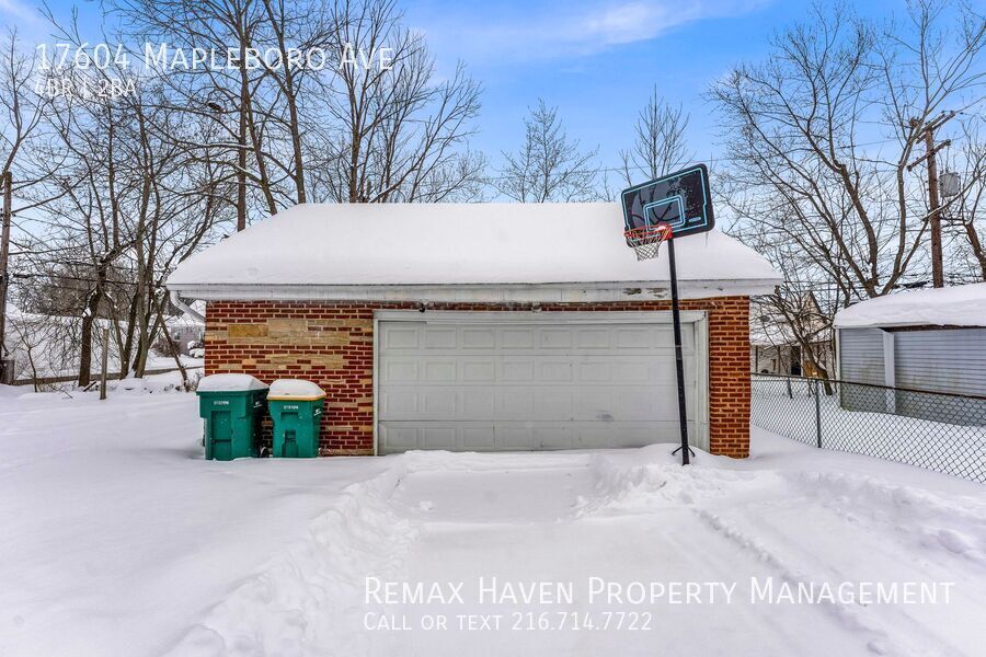17604 Mapleboro Ave, Maple Heights - Spacious 4 -bed 1.5 -bath single-family home! property image