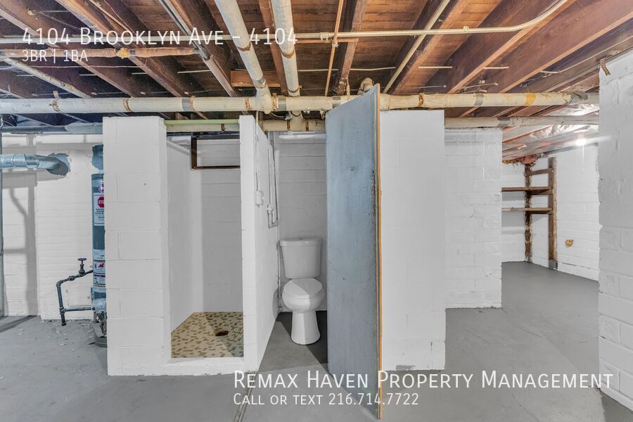 4104 Brooklyn Ave | Left Side, Cleveland - Spacious 3-bed 1-bath multi-family home! property image