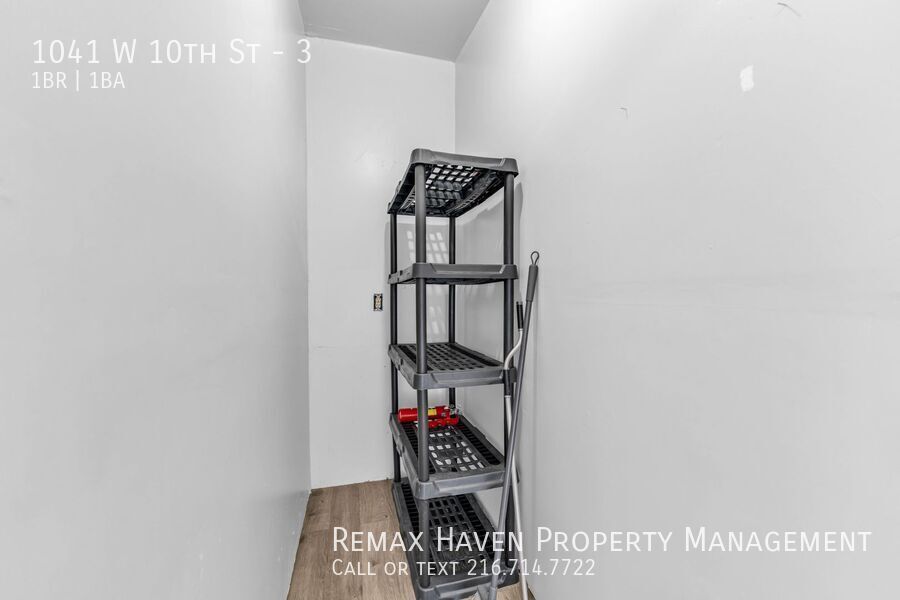 1041 W 10th St | Unit 3, Lorain - Spacious 1-bed 1-bath multi-family home!  property image