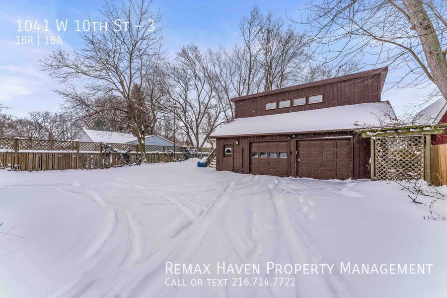 1041 W 10th St | Unit 3, Lorain - Spacious 1-bed 1-bath multi-family home!  property image