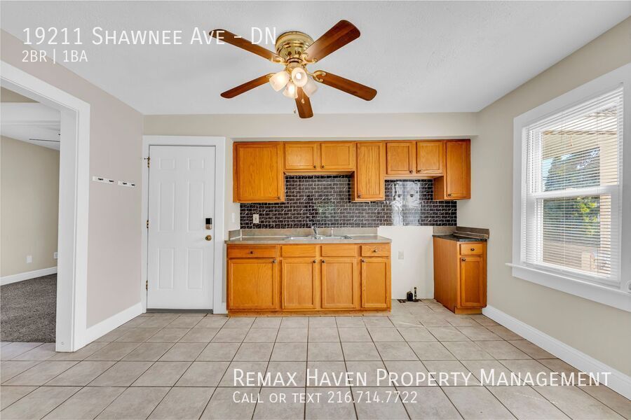 19211 Shawnee Ave | DN, Cleveland - Spacious 2 bed 1 bath multi-family home! property image