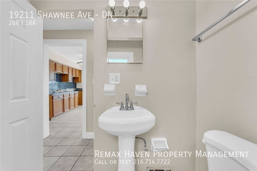 19211 Shawnee Ave | DN, Cleveland - Spacious 2 bed 1 bath multi-family home! property image