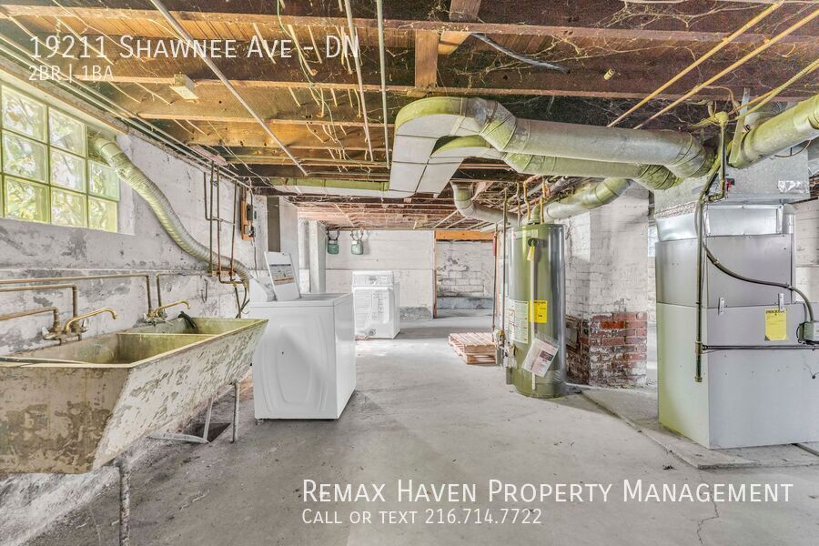 19211 Shawnee Ave | DN, Cleveland - Spacious 2 bed 1 bath multi-family home! property image