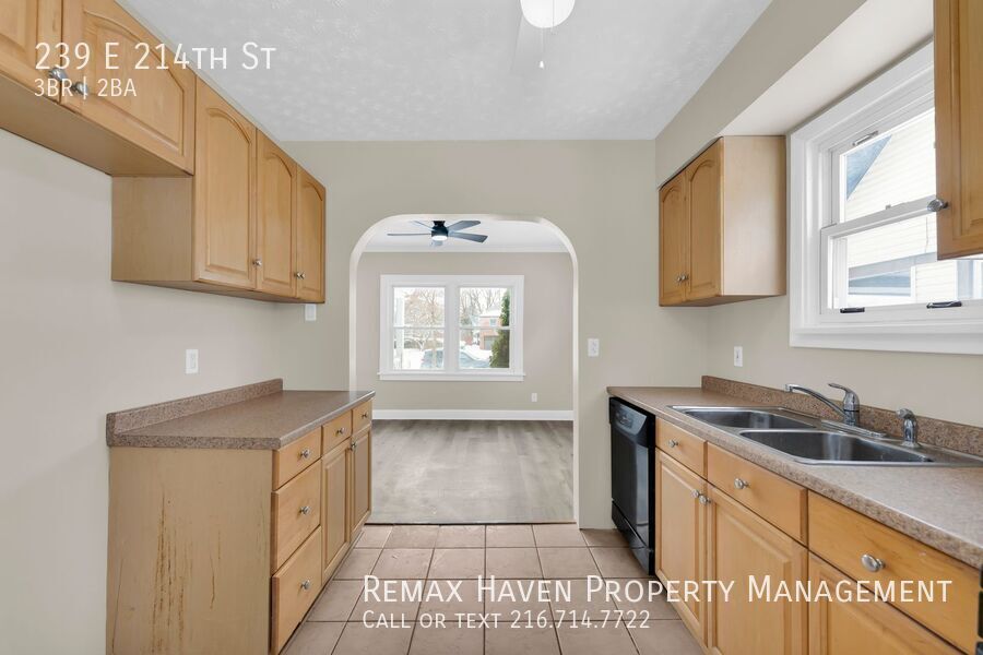 239 E 214th St, Euclid - Spacious 3-bed 2 -bath single-family home! property image