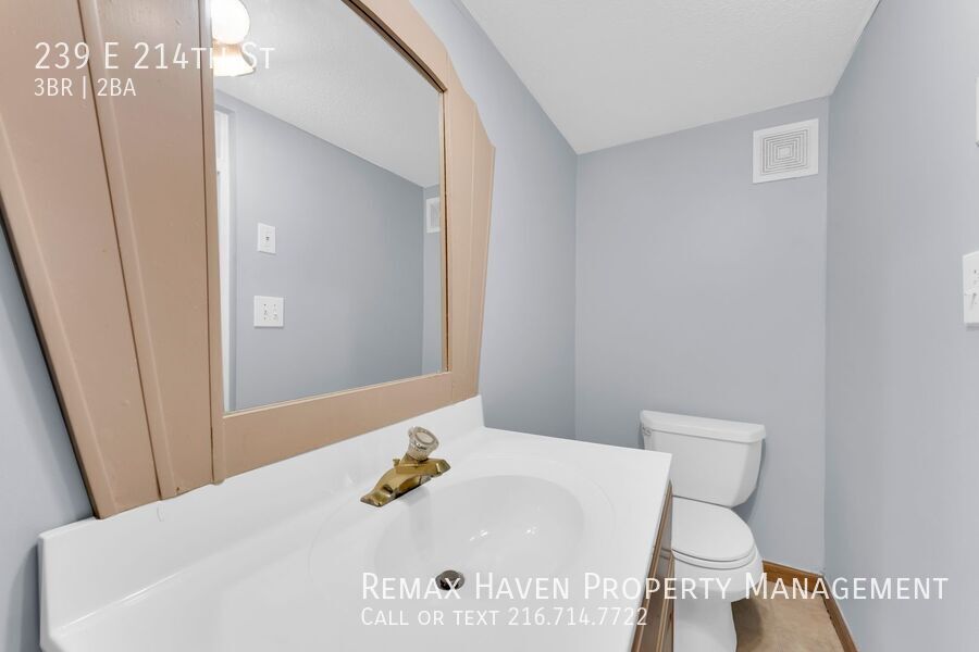 239 E 214th St, Euclid - Spacious 3-bed 2 -bath single-family home! property image