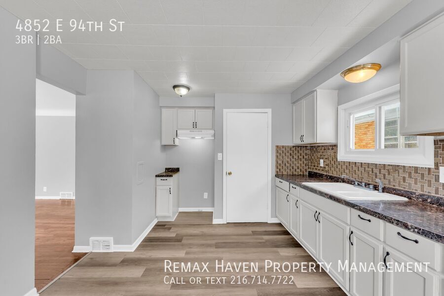 4852 E 94th St, Garfield Heights - Spacious 3-bed 1.5 -bath single-family home! property image