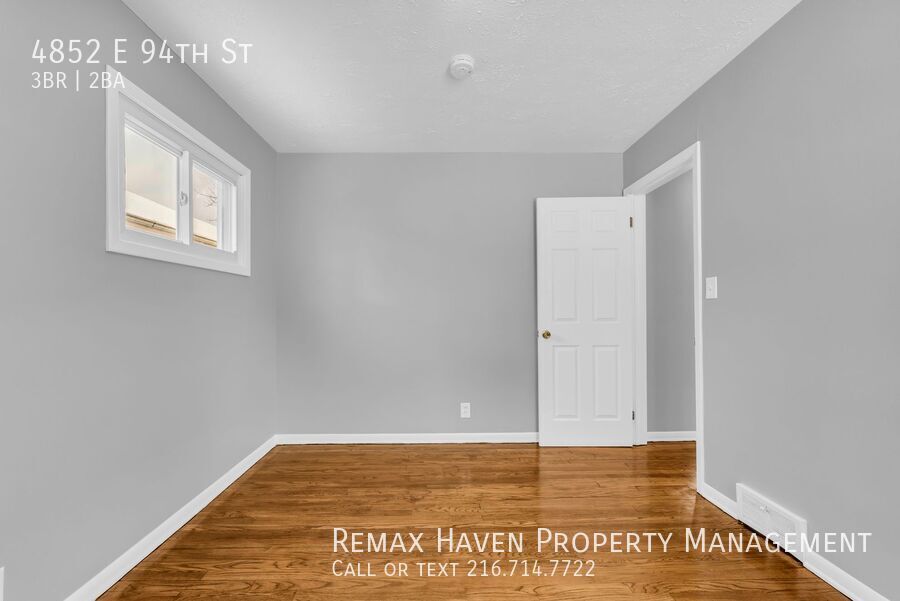 4852 E 94th St, Garfield Heights - Spacious 3-bed 1.5 -bath single-family home! property image