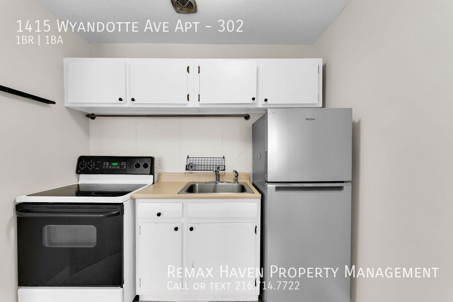 1415 Wyandotte Ave | Apt #302, Lakewood - Spacious 1-bed 1-bath apartment!  property image