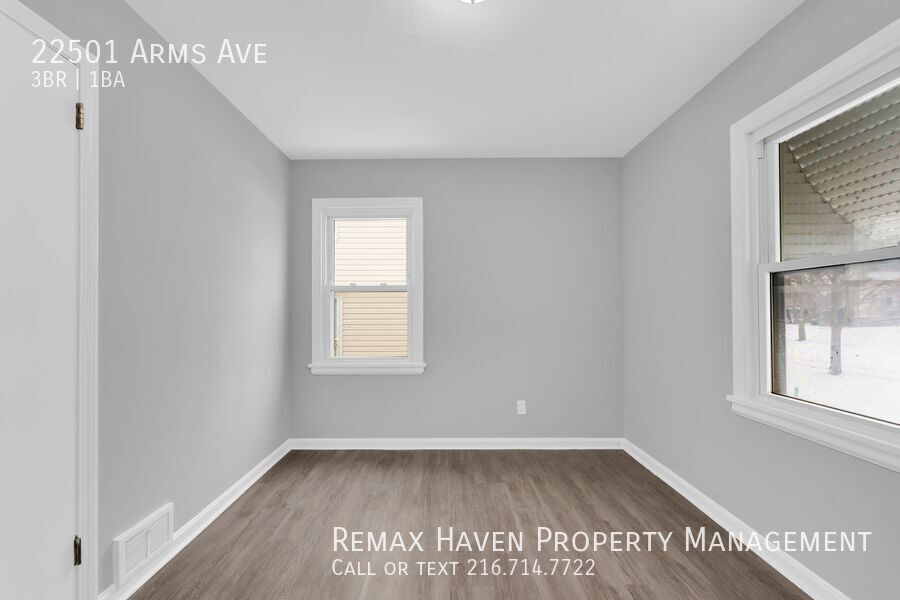 22501 Arms Ave, Euclid - Spacious 3-bed 1-bath single-family home! property image