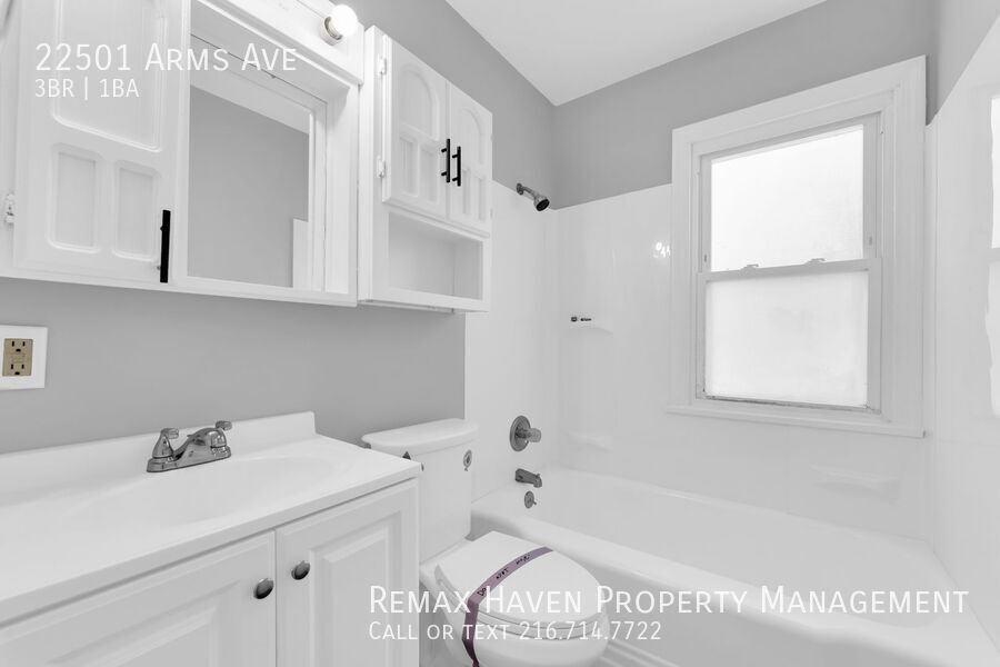 22501 Arms Ave, Euclid - Spacious 3-bed 1-bath single-family home! property image