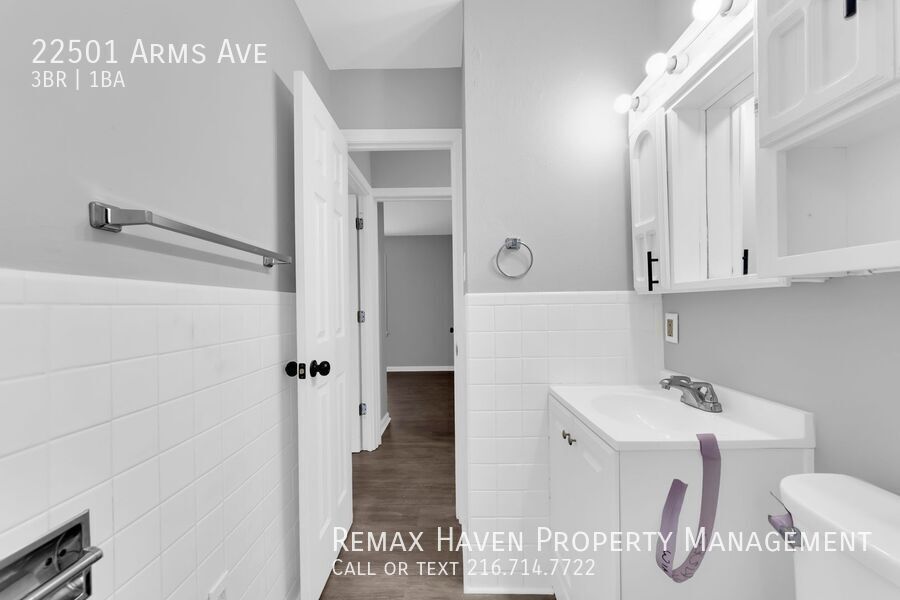 22501 Arms Ave, Euclid - Spacious 3-bed 1-bath single-family home! property image