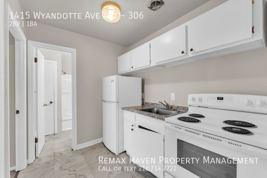 1415 Wyandotte Ave | Apt 306, Lakewood- Spacious 2 bed 1 bath apartment! - Heat Included property image