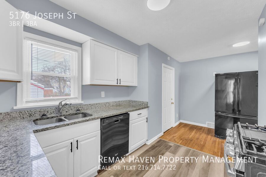5176 Joseph St, Maple Heights - Spacious 3-bed 2.5 -bath single-family home! property image