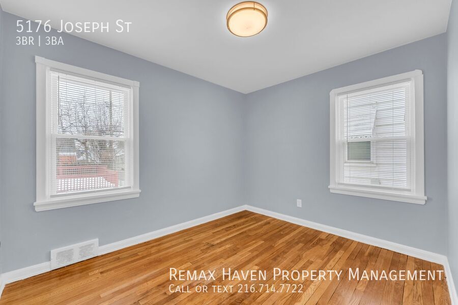 5176 Joseph St, Maple Heights - Spacious 3-bed 2.5 -bath single-family home! property image