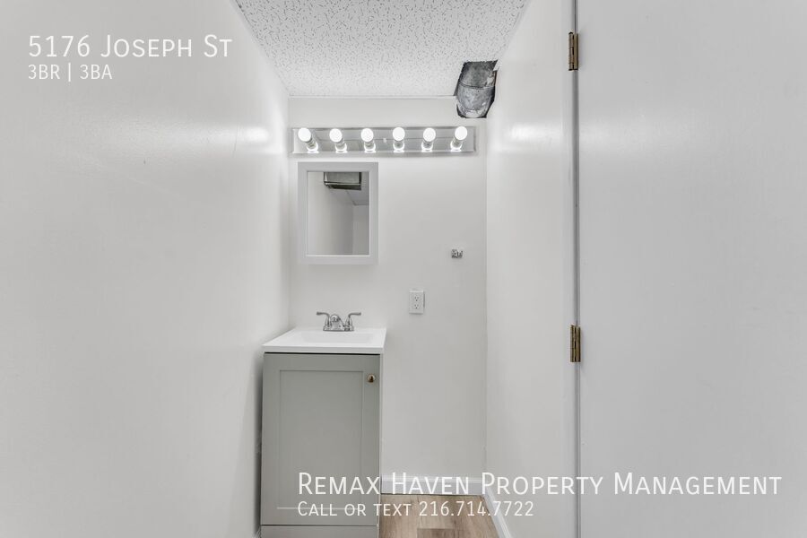 5176 Joseph St, Maple Heights - Spacious 3-bed 2.5 -bath single-family home! property image