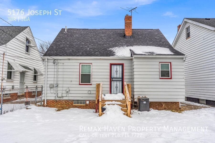 5176 Joseph St, Maple Heights - Spacious 3-bed 2.5 -bath single-family home! property image
