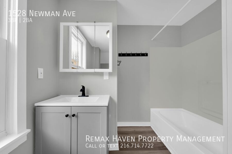 1528 Newman Ave, Lakewood - Spacious 3-bed 2-bath single-family home! property image