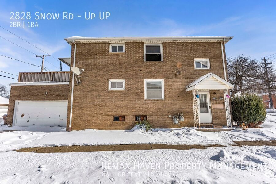2828 Snow Rd | UP, Parma - Spacious 2-bed 1-bath multi-family home!  property image